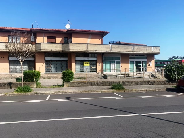 MEDOLAGO (BERGAMO) LOCALE COMMERCIALE IN VENDITA OTTIMA POSIZIONE